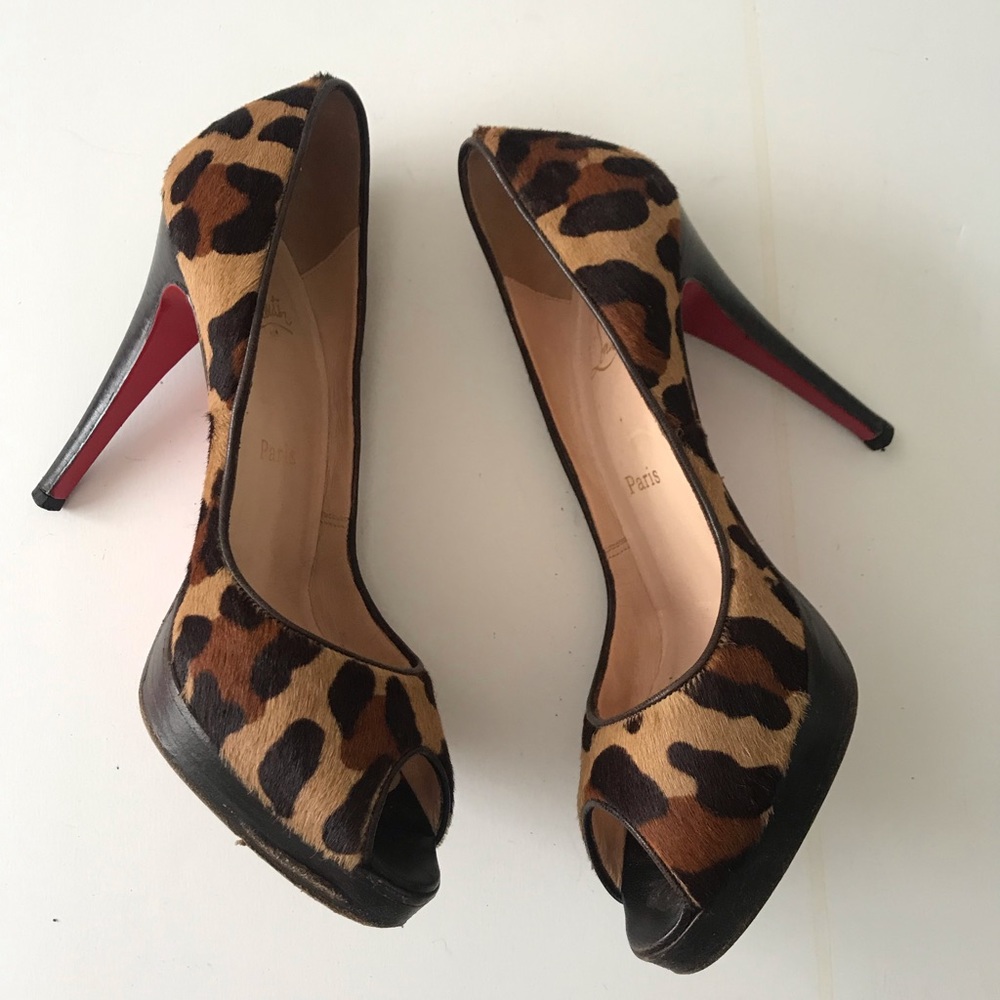 Christian Louboutin pumps leopard